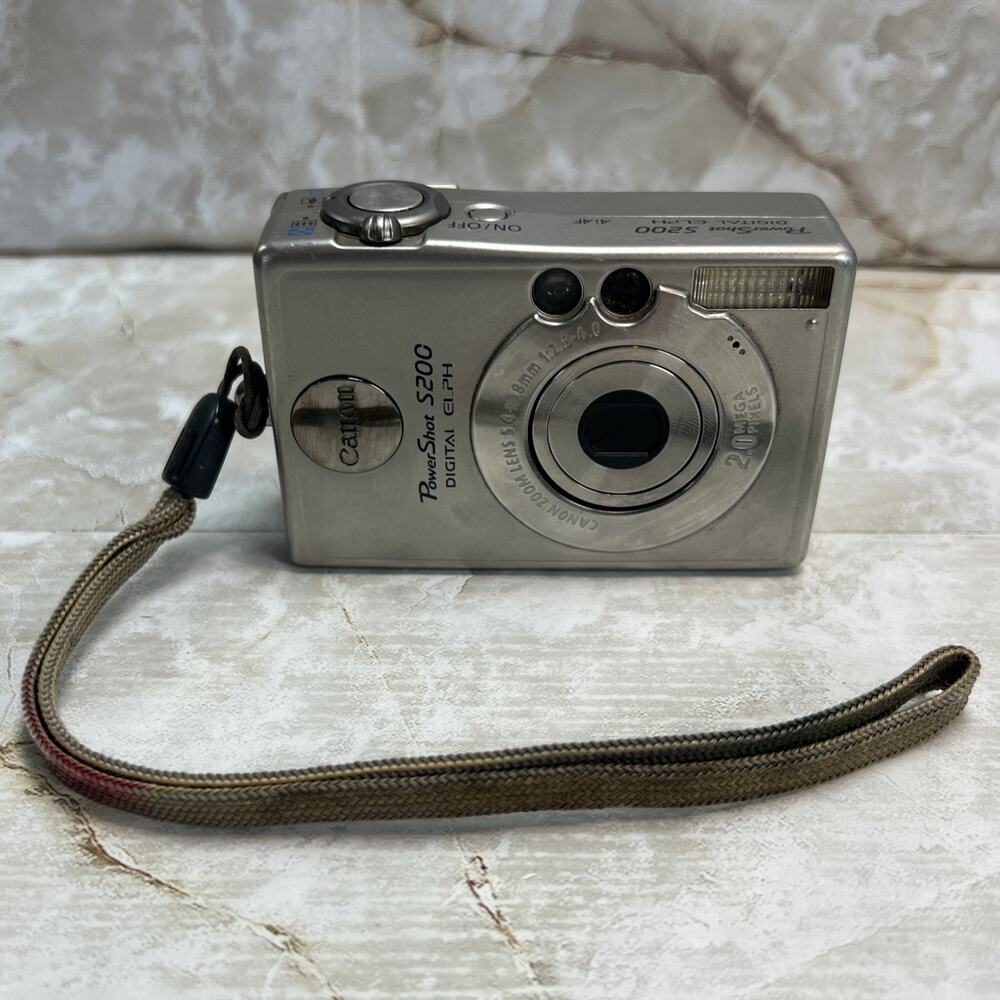 Canon PowerShot S200 Digital ELPH 2.0 MP Camera Silver FOR PARTS or REPAIR